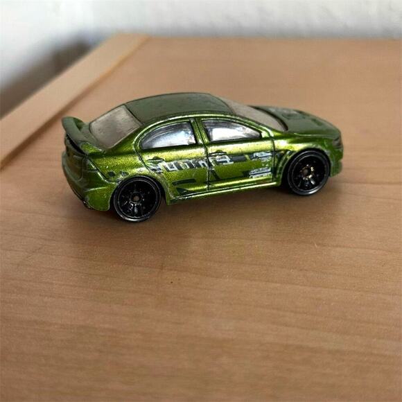 Y2K Hot Wheels 2008 Mitsubishi Lancer Evolution Diecast Car Green 1:64 Gold Base - Picture 3 of 6